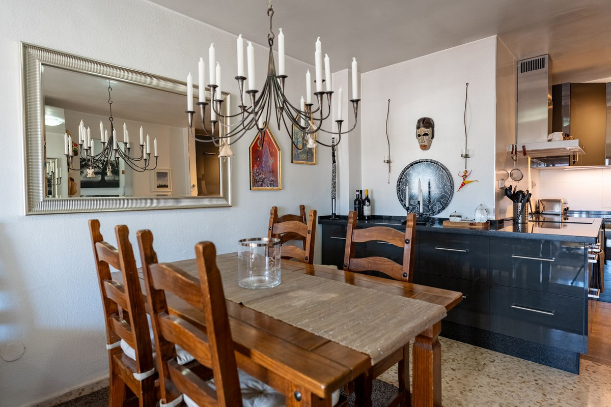 2 Bedroom Apartment in Fuengirola - Photo 4
