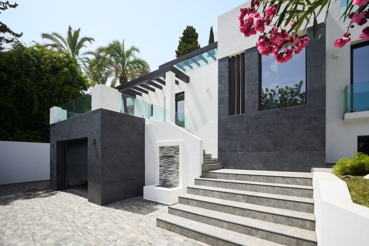5 Bedroom Villa in Marbella - Photo 5
