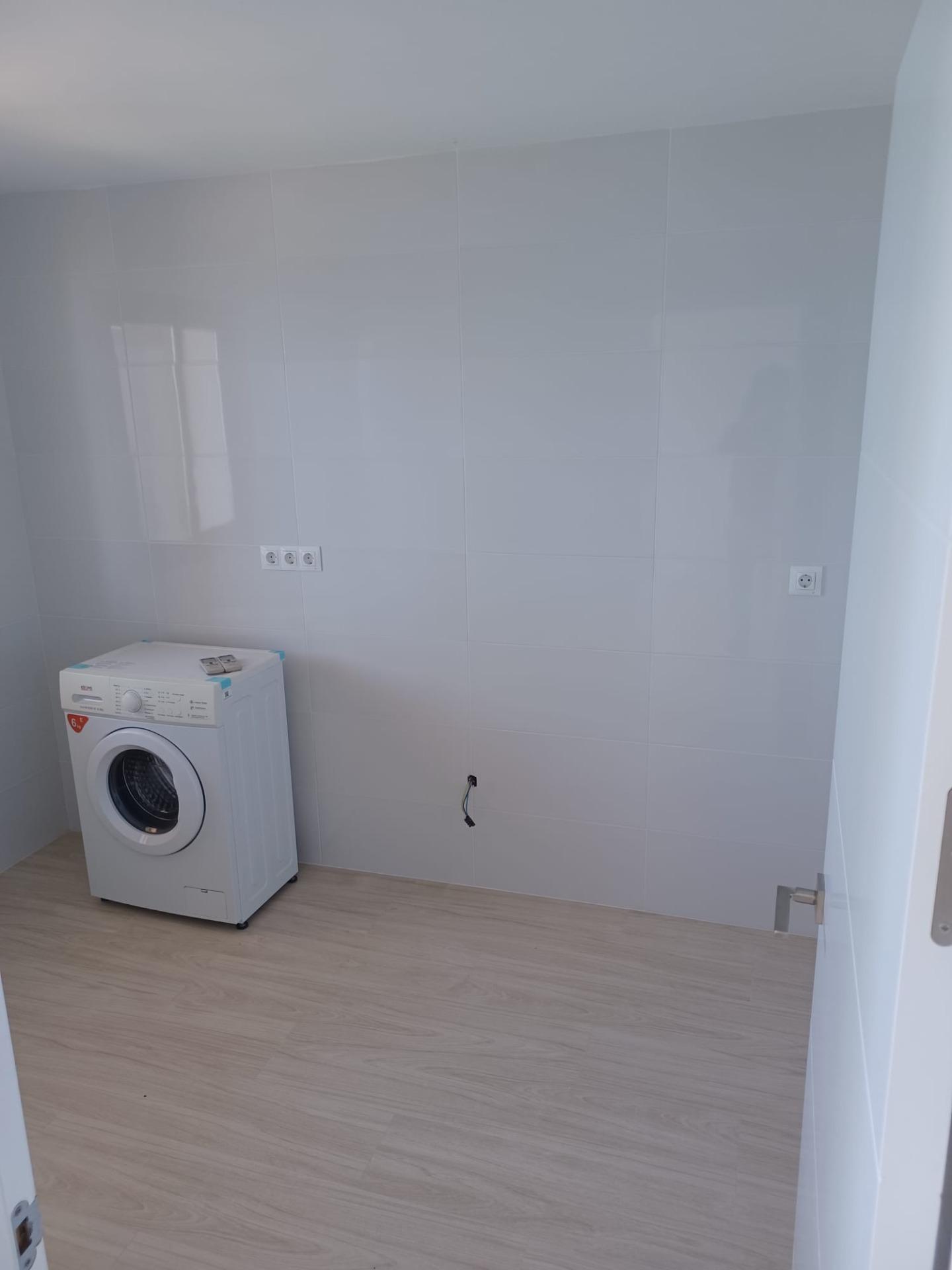 2 Bedroom Apartment in Fuengirola - Photo 4