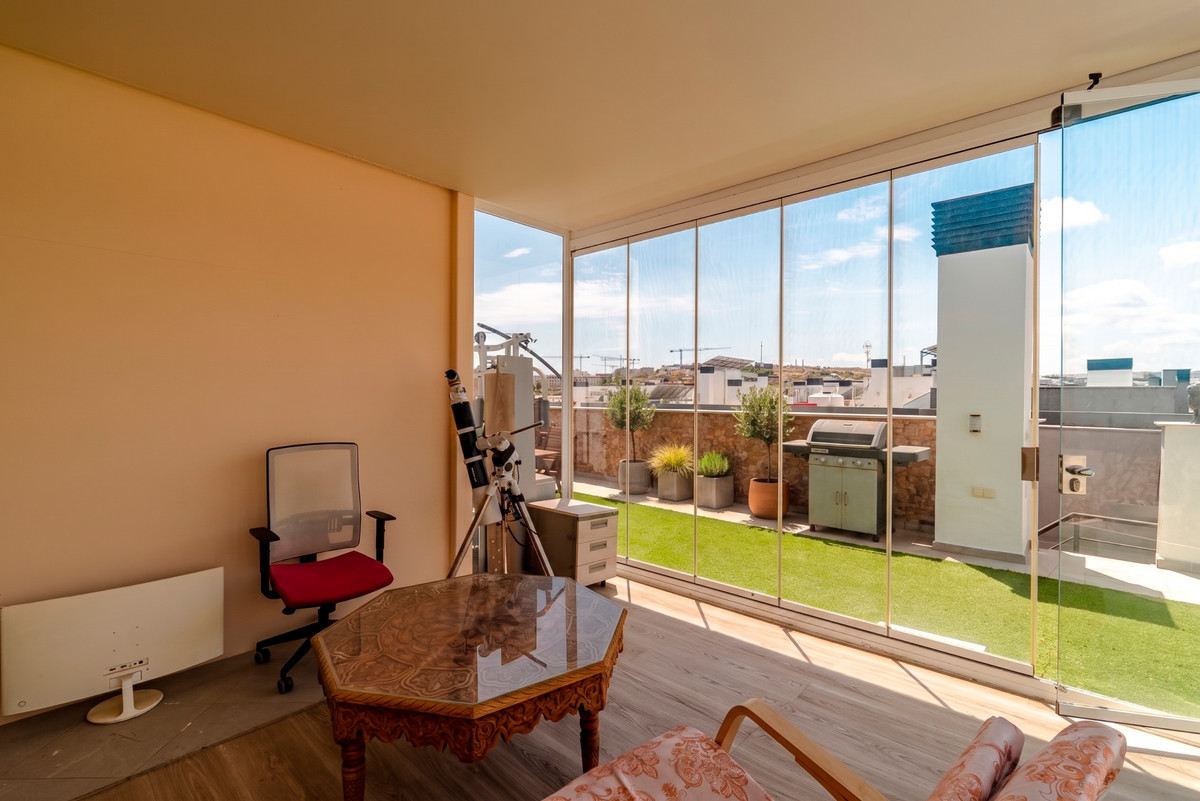 3 Bedroom Apartment in Estepona - Photo 14