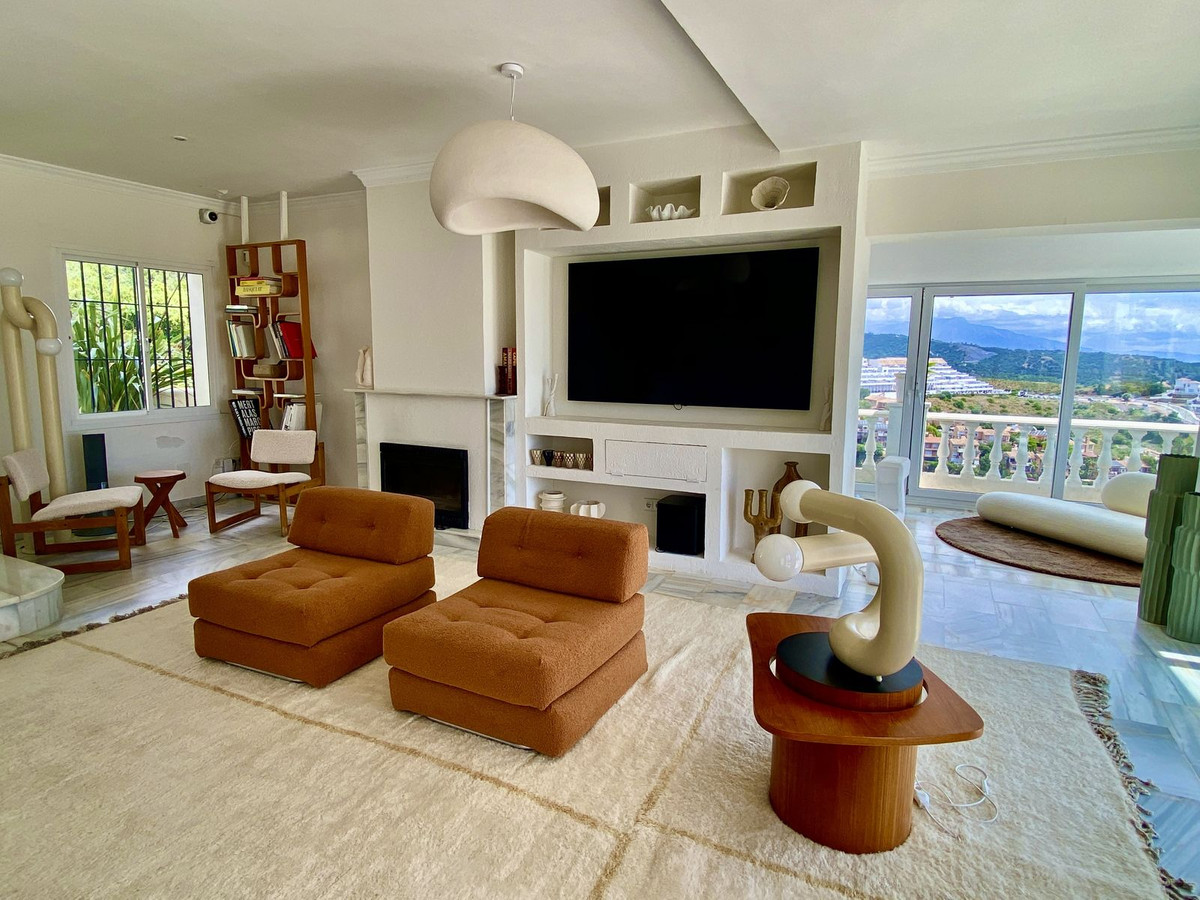 4 Bedroom Villa in Estepona - Photo 11