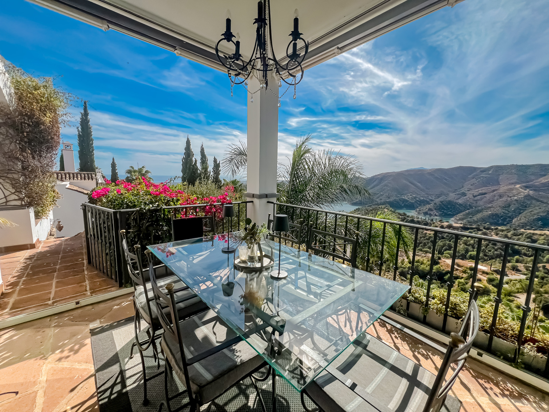 4 Bedroom Villa in Istán - Photo 2