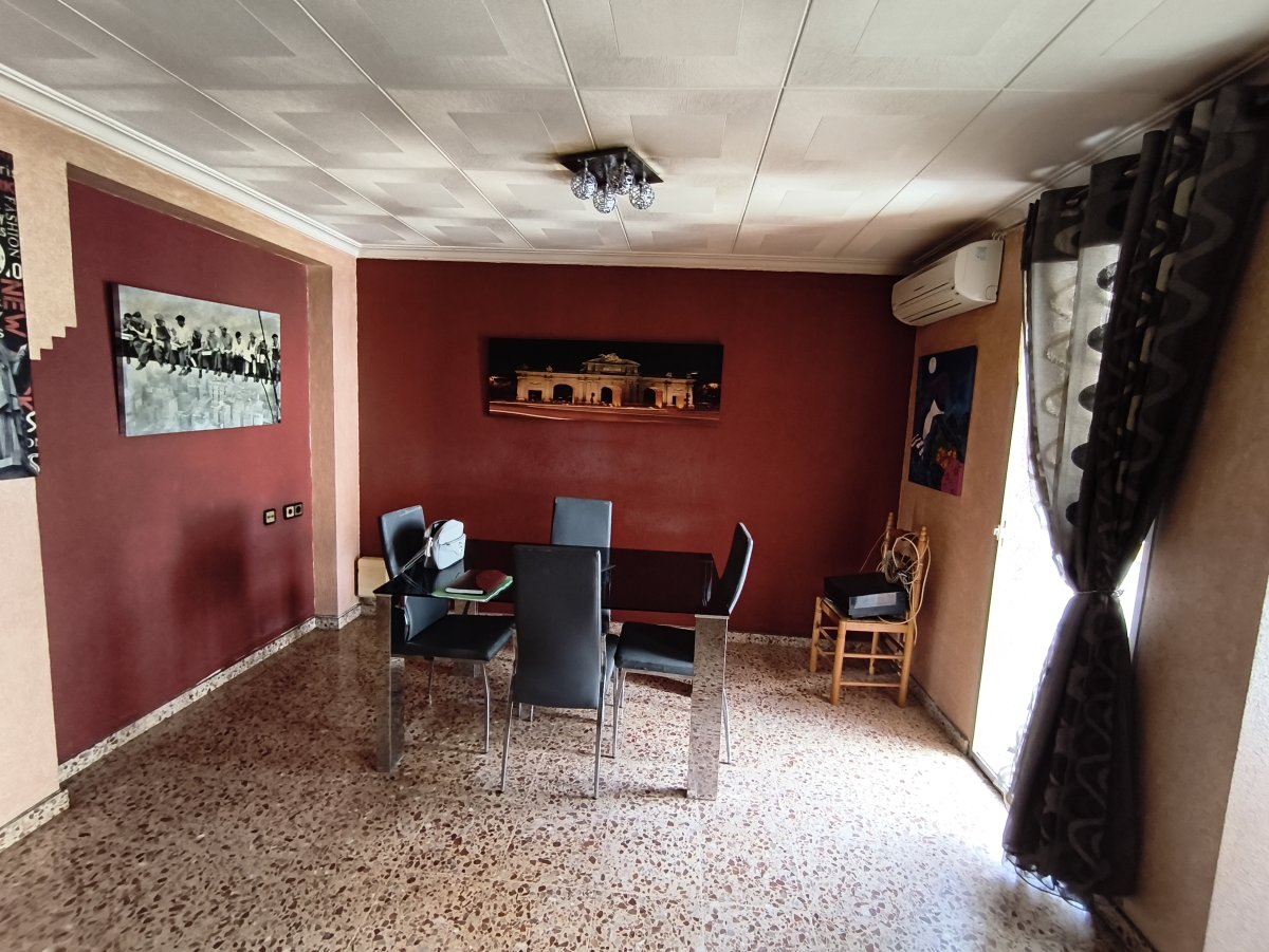 Villa de 3 chambres à Valence, Espagne – Photo 2