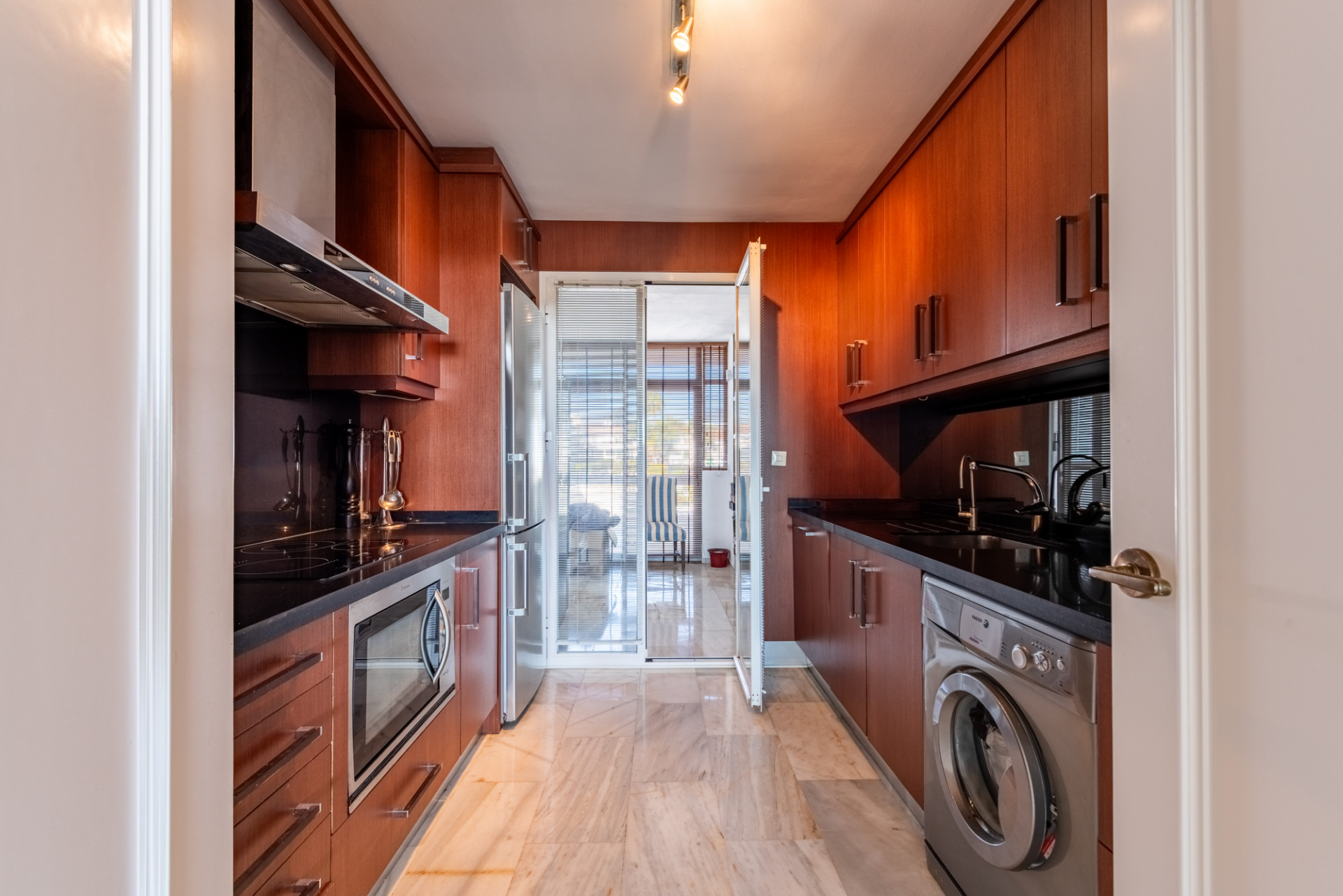 2 Bedroom Apartment in Estepona - Photo 6
