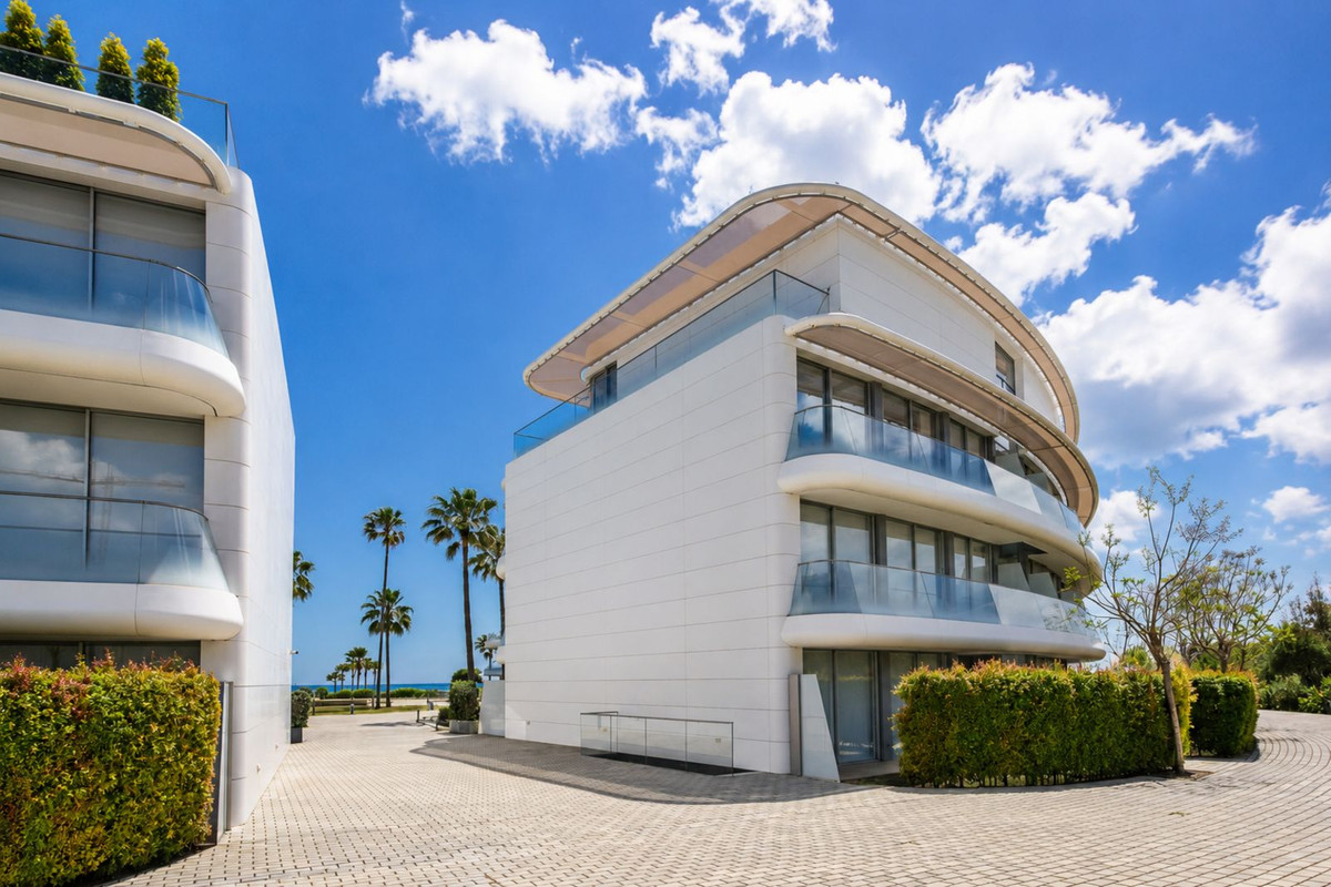 4 Bedroom Apartment in Estepona - Фото 32