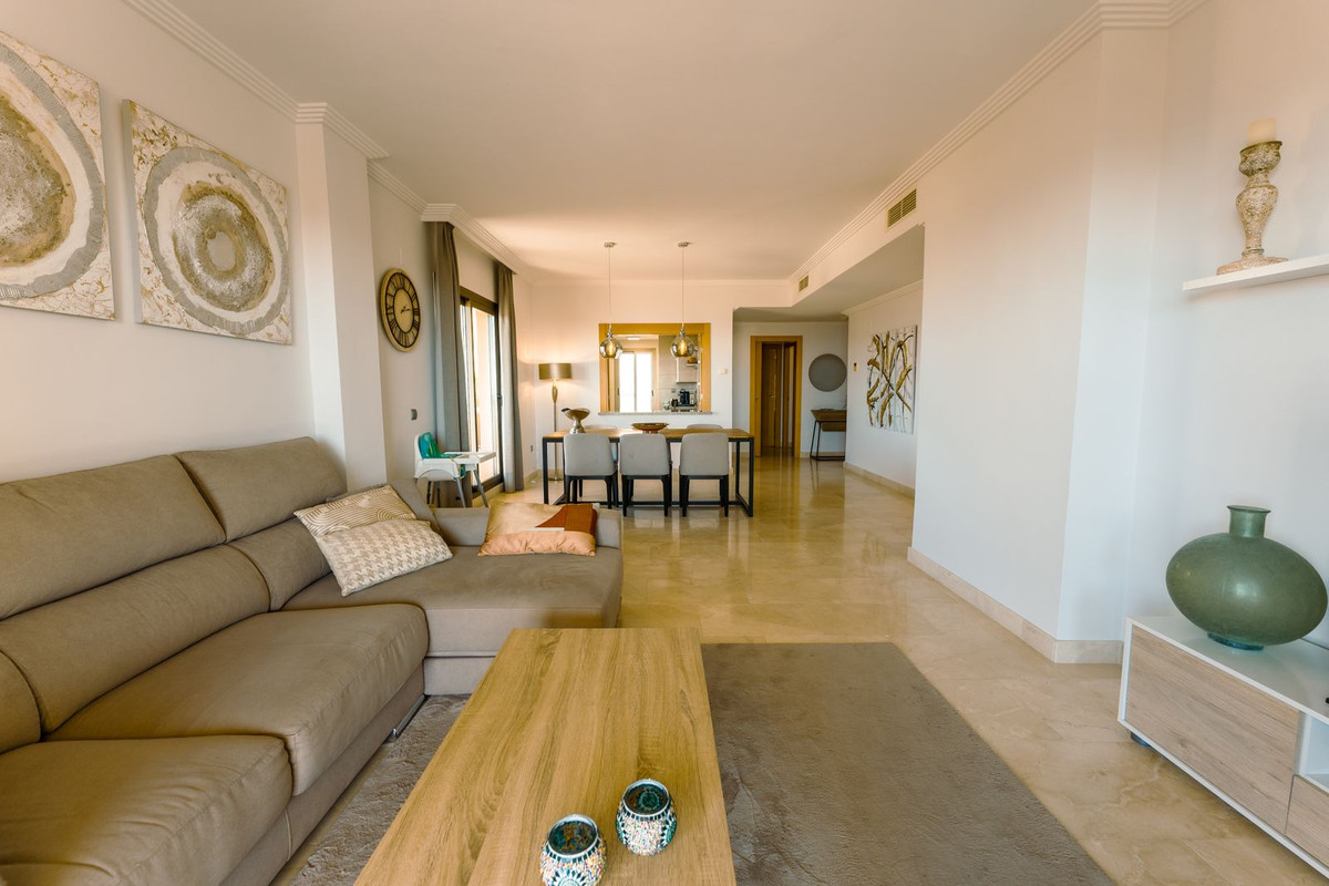 2 Bedroom Apartment in Estepona - Photo 5