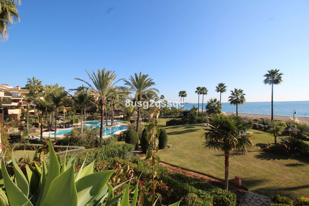 3 Bedroom Penthouse in Estepona - Photo 31