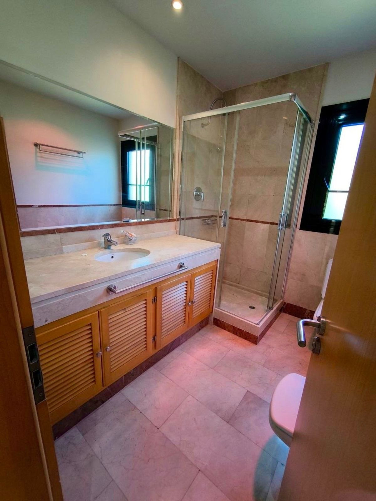 Piso de 2 dormitorios con piscina en Málaga – Foto 17