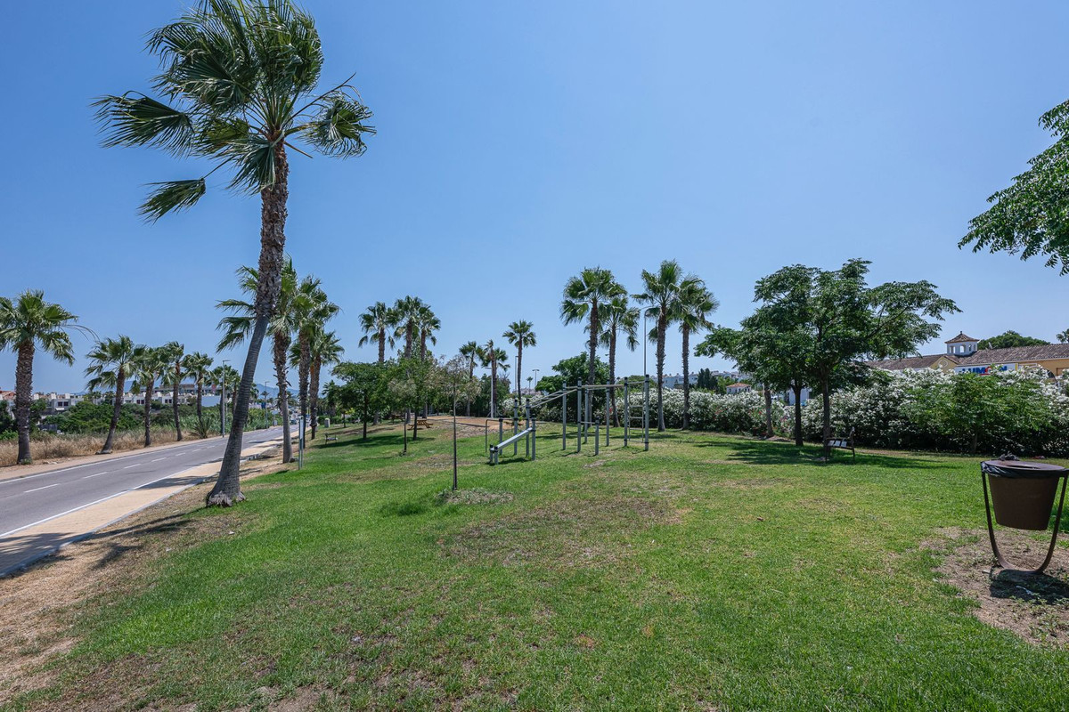 2 Bedroom Apartment in Estepona - Photo 33