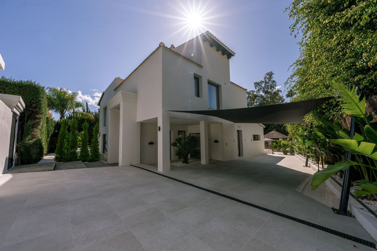 5 Bedroom Villa in Marbella - Photo 17