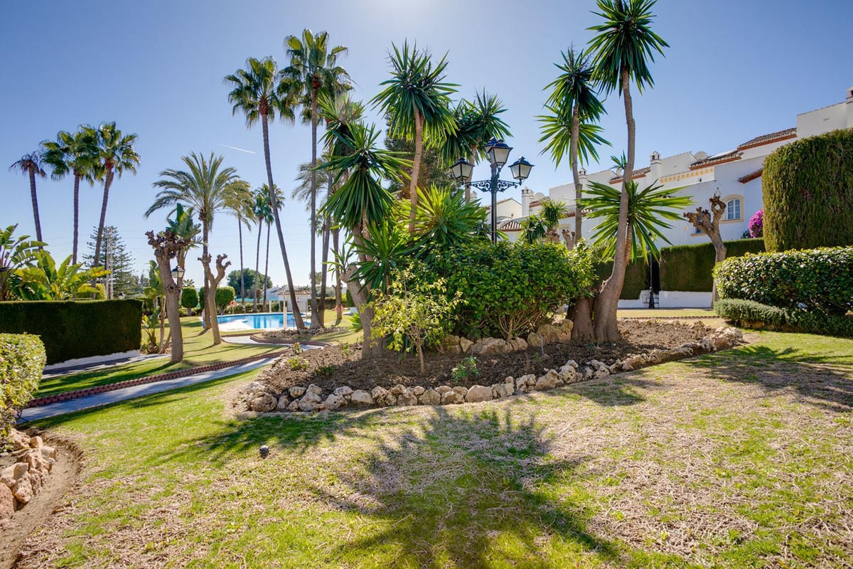 3 Bedroom Townhouse in Estepona - Photo 14