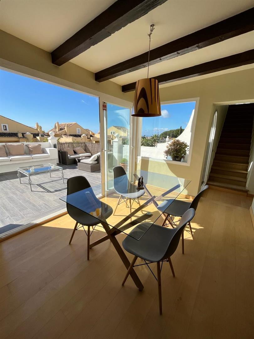 Piso de 2 dormitorios con piscina en Málaga – Foto 6