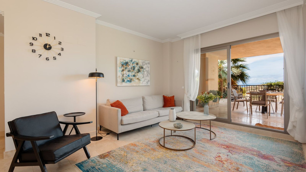 3 Bedroom Apartment in Benahavís - Photo 11