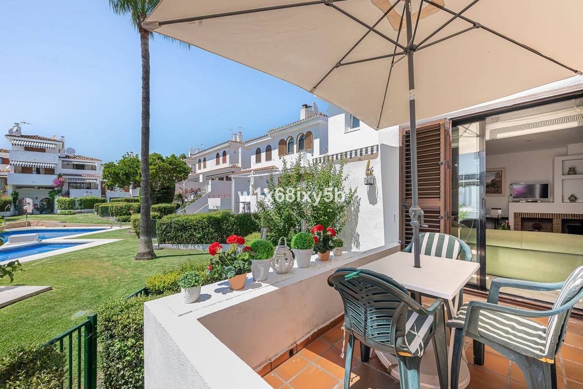 2 Bedroom Townhouse in Estepona - Photo 12