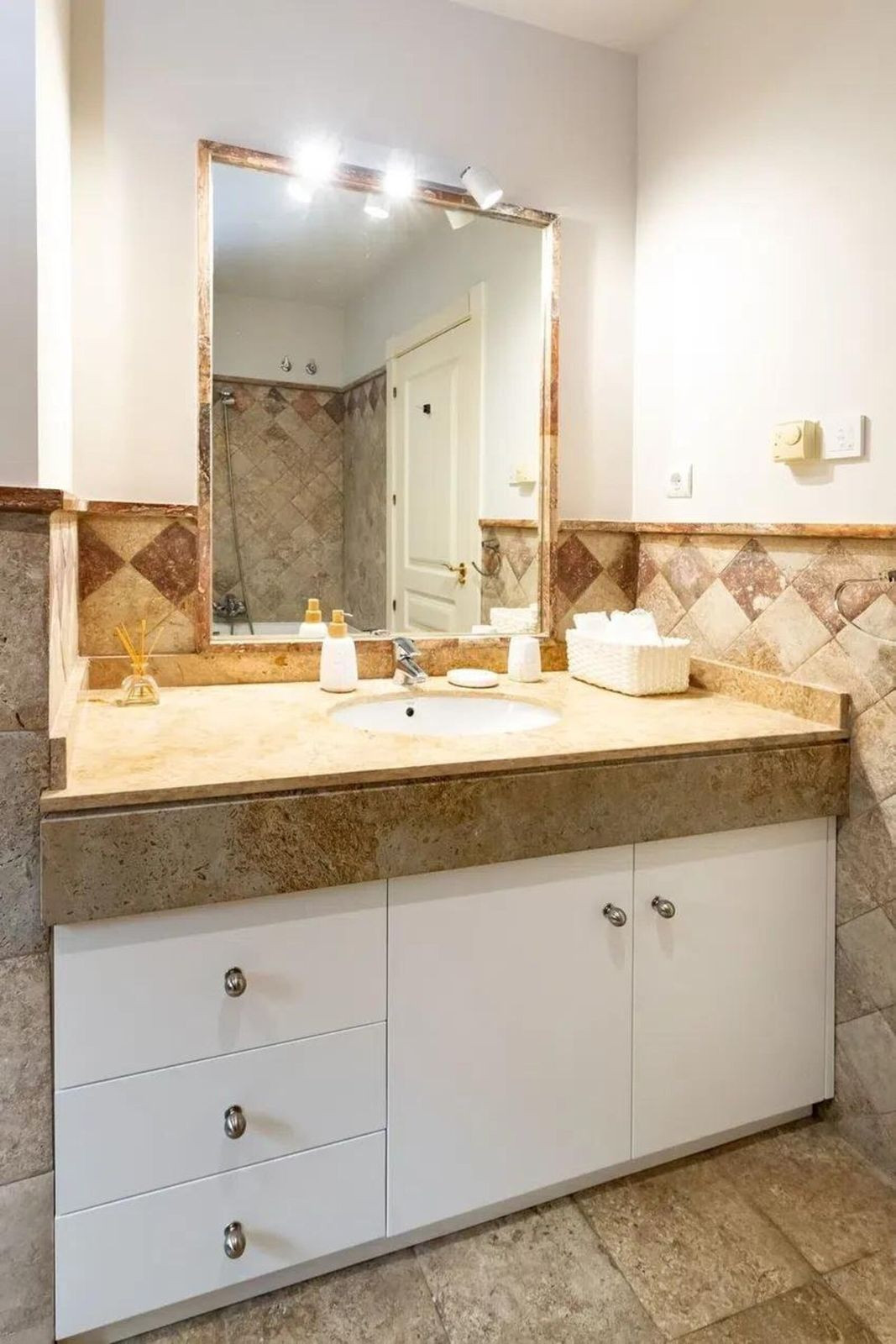 3 Bedroom Apartment in Marbella - Photo 8