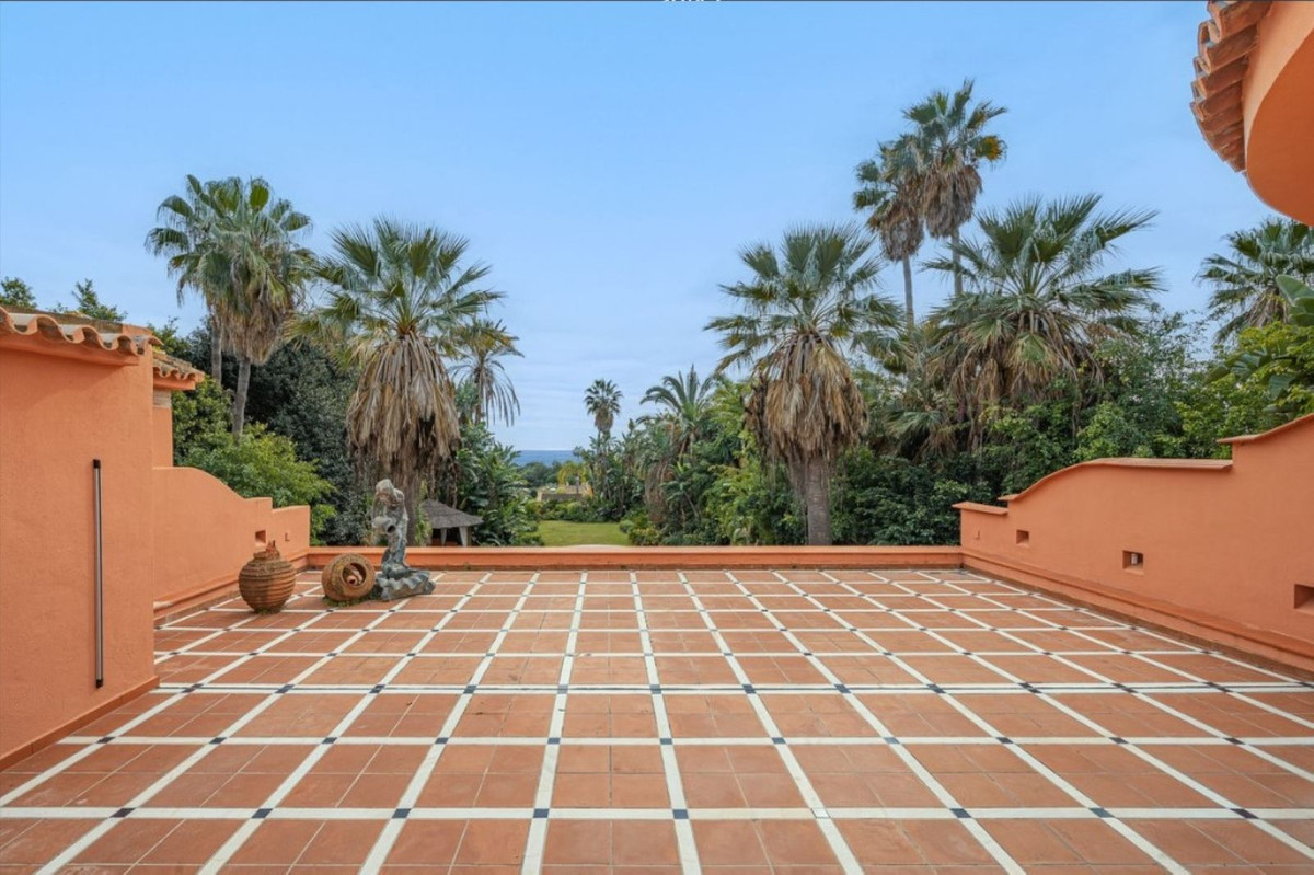 5 Bedroom Villa in Marbella - Photo 33