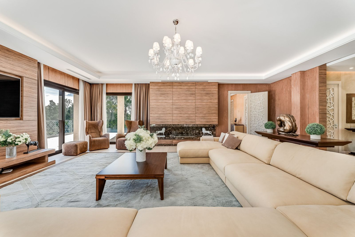 5 Bedroom Villa in Marbella - Photo 9
