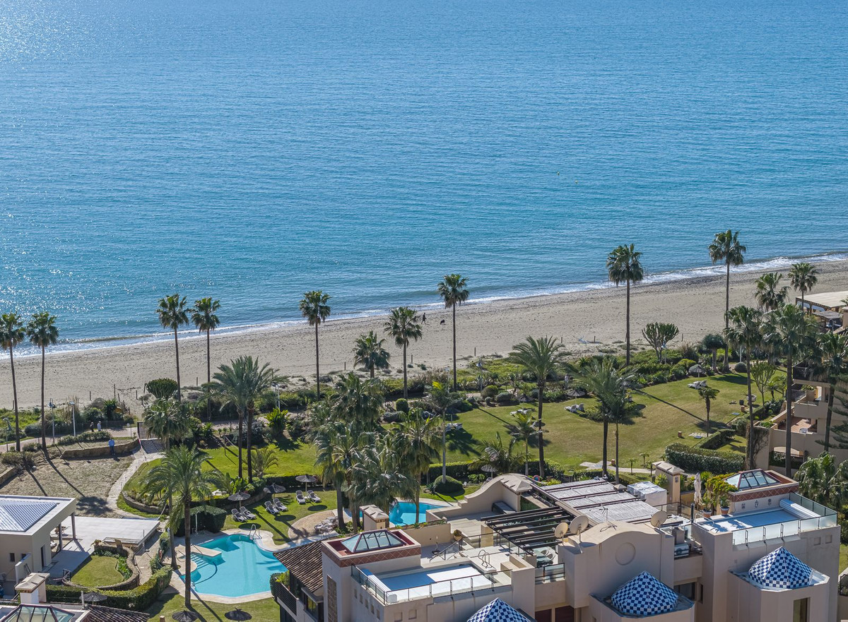 2 Bedroom Apartment in Estepona - Photo 30