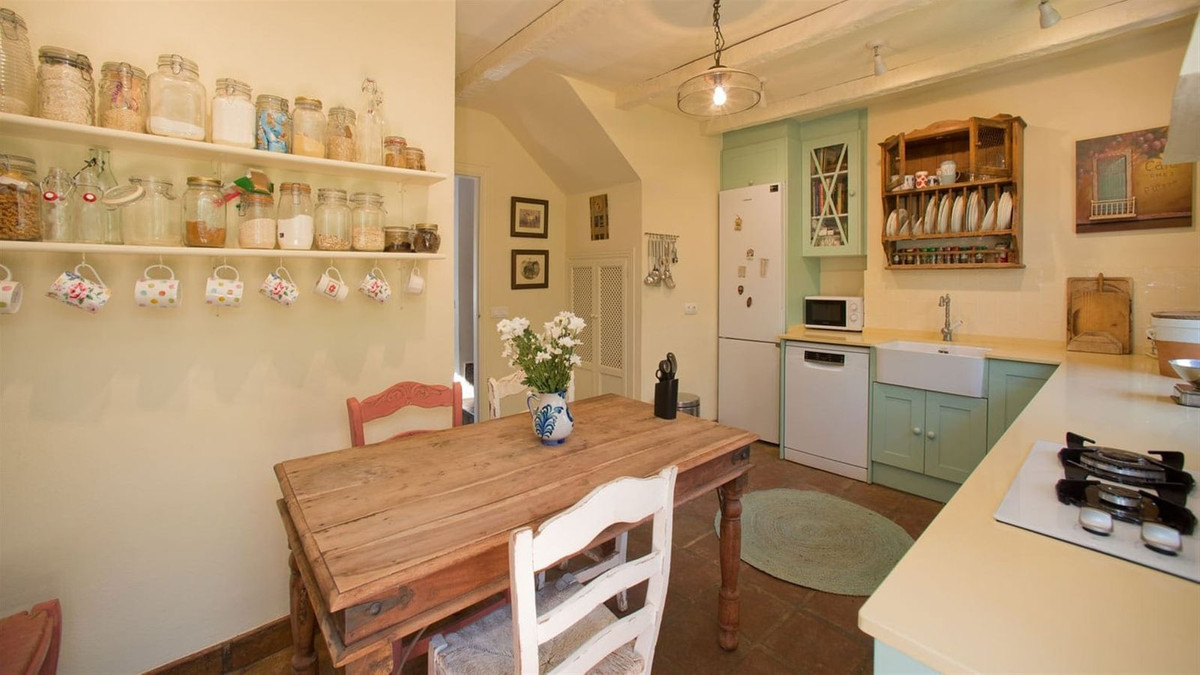 3 Bedroom Country house in Estepona - Photo 6