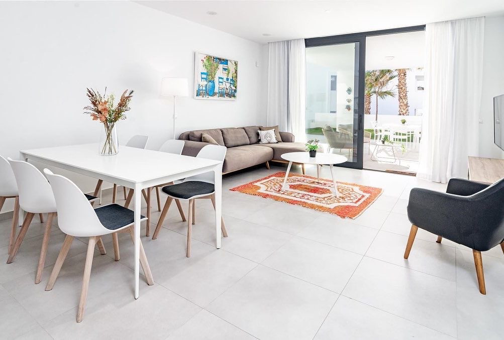 2 Bedroom Apartment in Estepona - Photo 2
