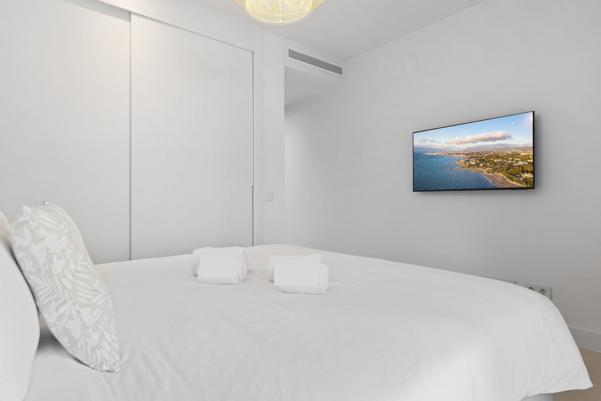 2 Bedroom Apartment in Fuengirola - Photo 22