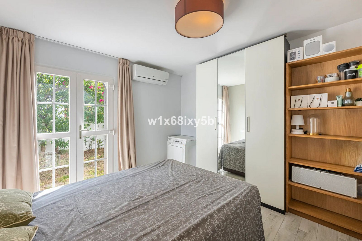 4 Bedroom Villa in Marbella - Photo 23