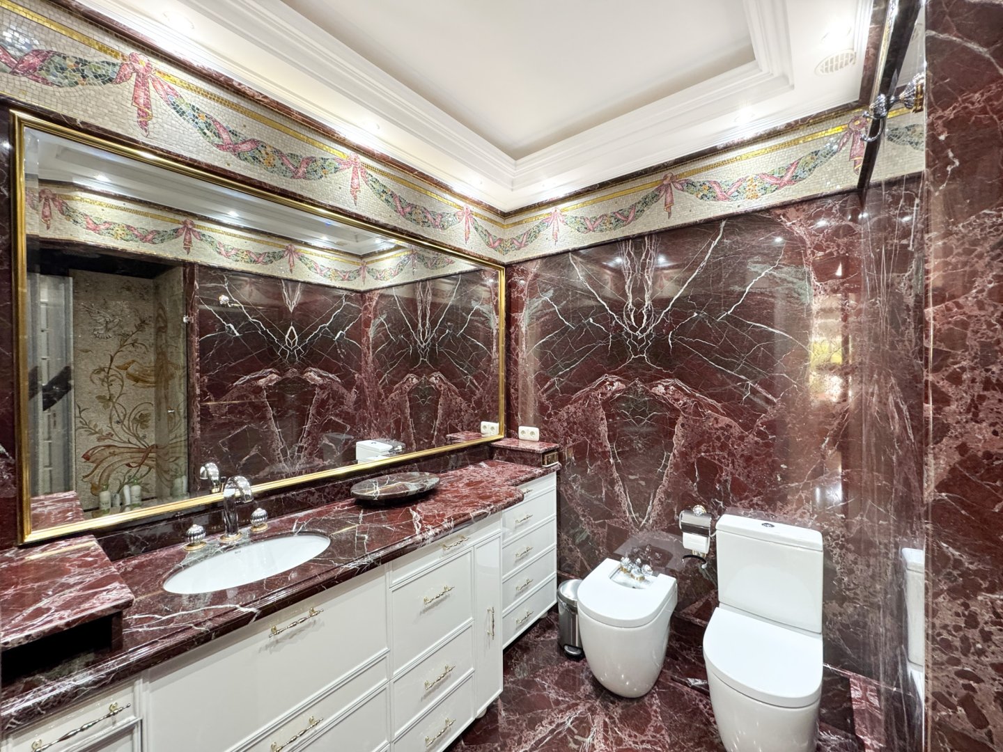 1 Bedroom Apartment in Marbella - Photo 10