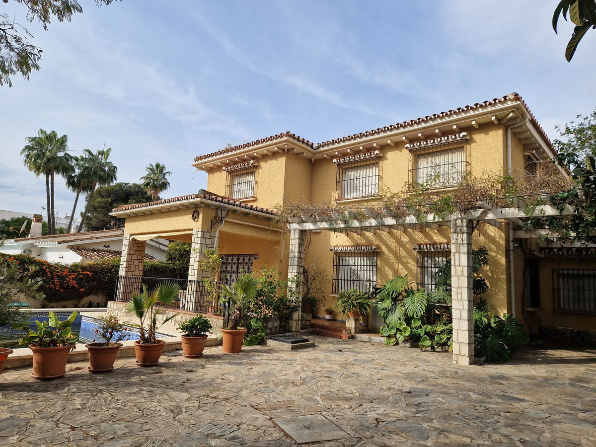 Villa in Benalmadena