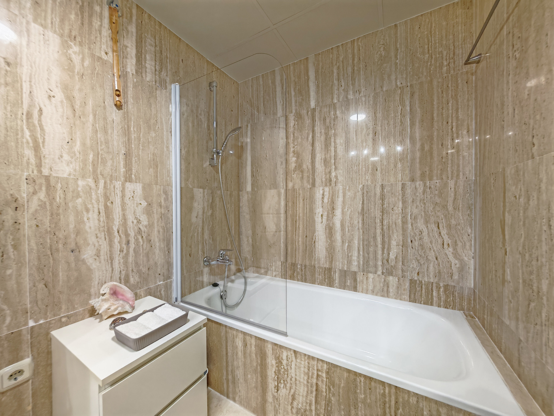 2 Bedroom Apartment in Marbella - Photo 10
