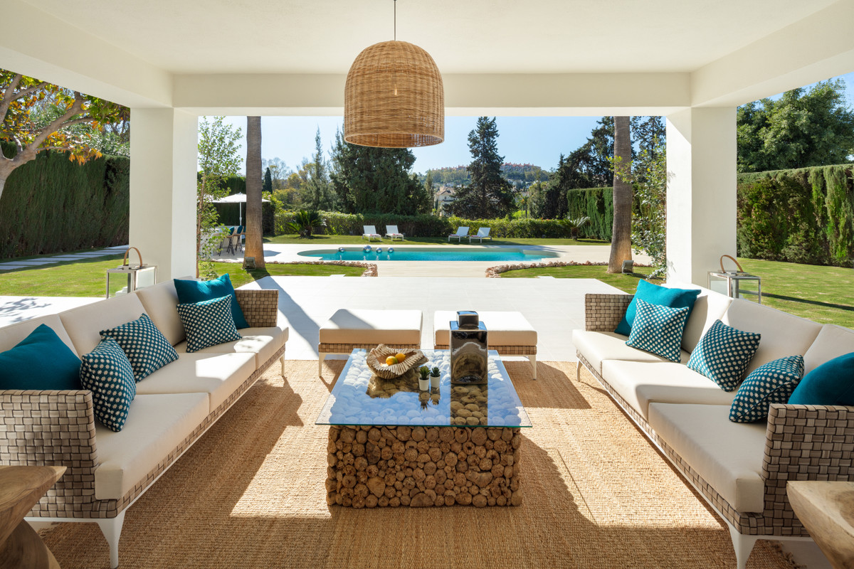 4 Bedroom Villa in Marbella - Photo 2