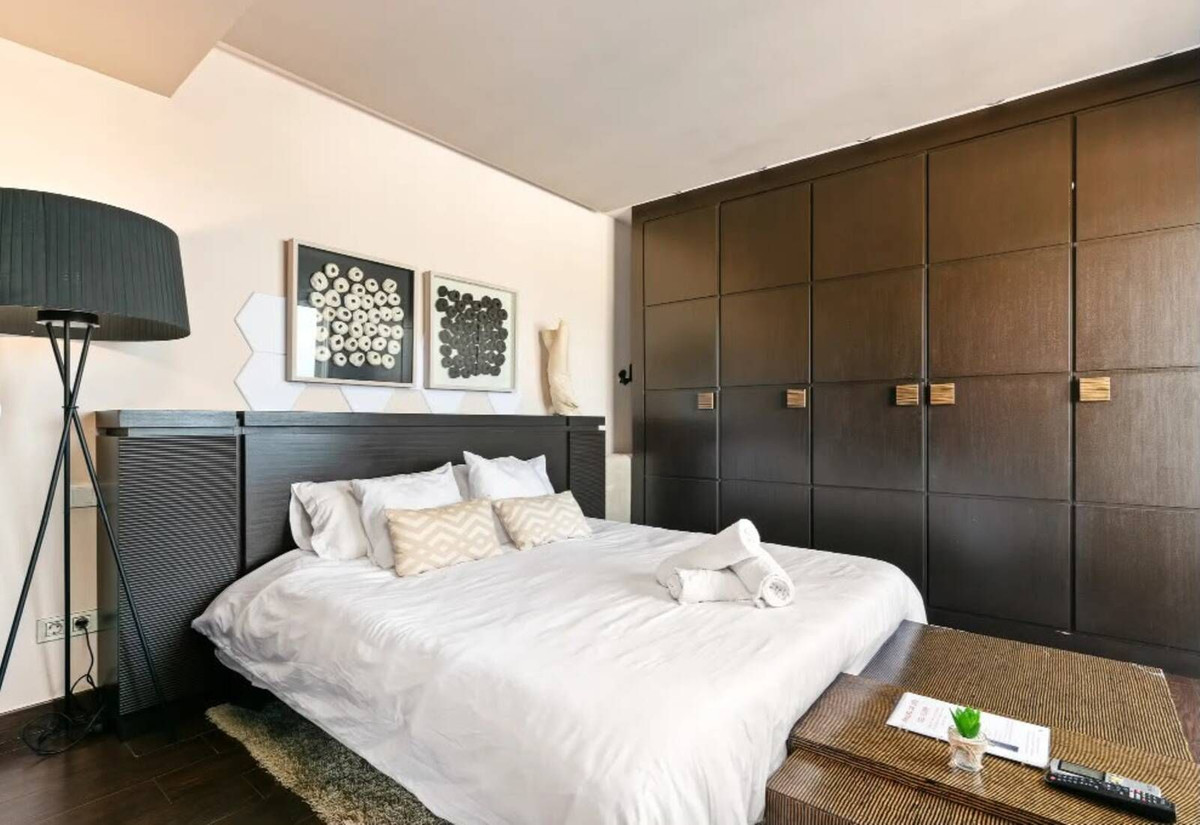 1 Bedroom Apartment in Marbella - Photo 7