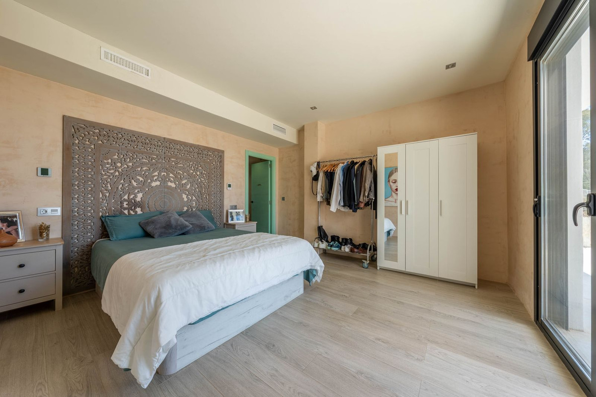 2 Bedroom Villa in Marbella - Photo 45