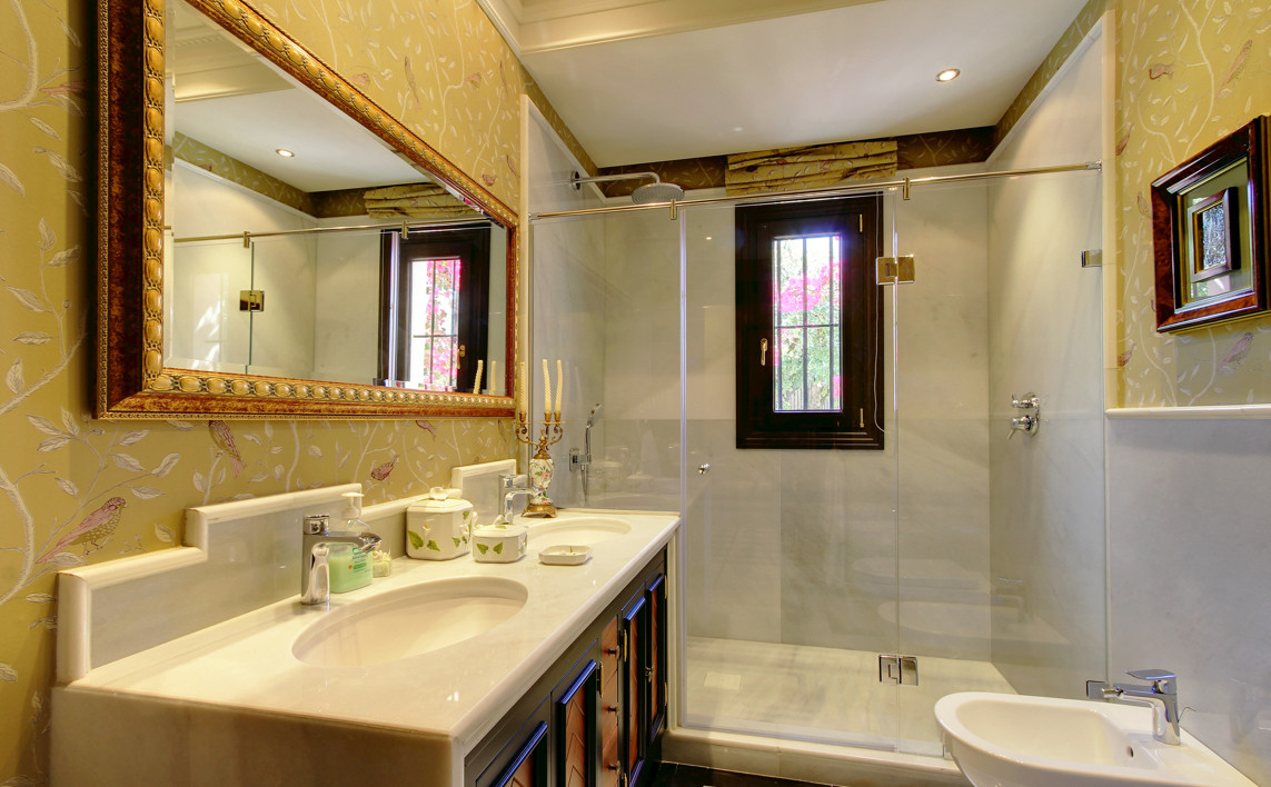 6 Bedroom Villa in Marbella - Photo 23