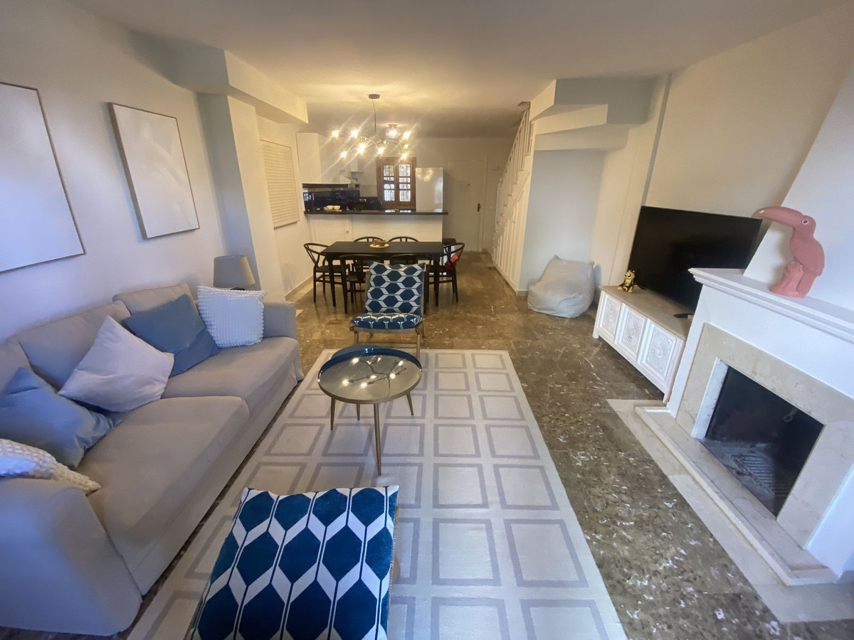 2 Bedroom Townhouse in Estepona - Photo 11