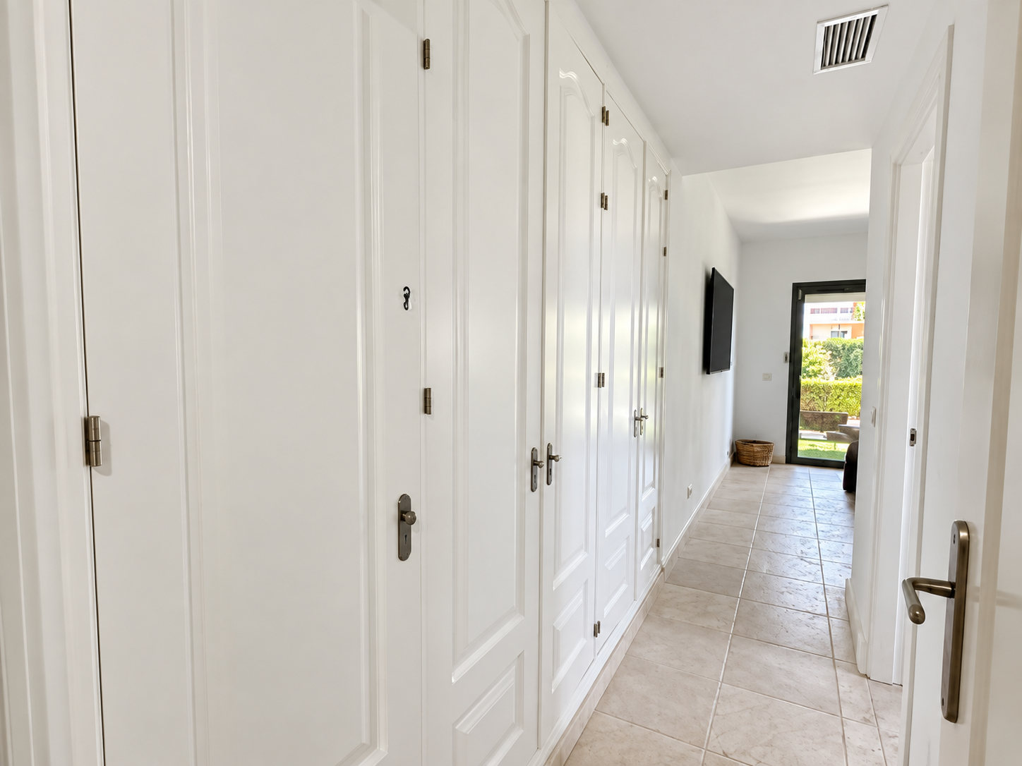 2 Bedroom Apartment in Estepona - Photo 14