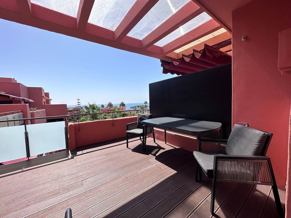 3 Bedroom Penthouse in Estepona - Photo 3