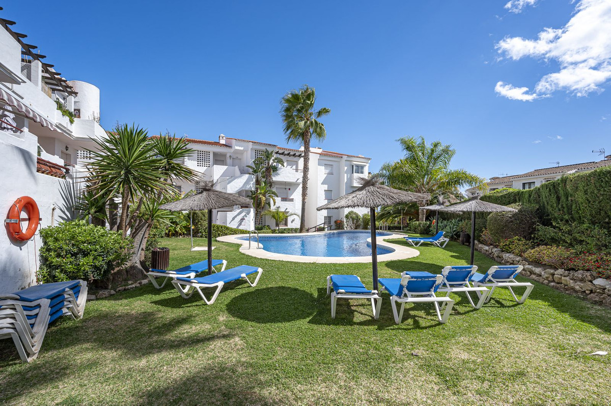 2 Bedroom Apartment in Estepona - Photo 14