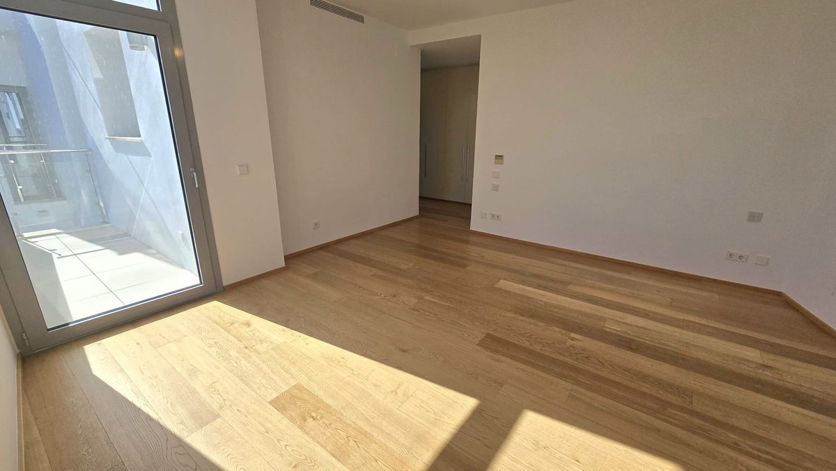 5 Bedroom Villa in Marbella - Photo 20