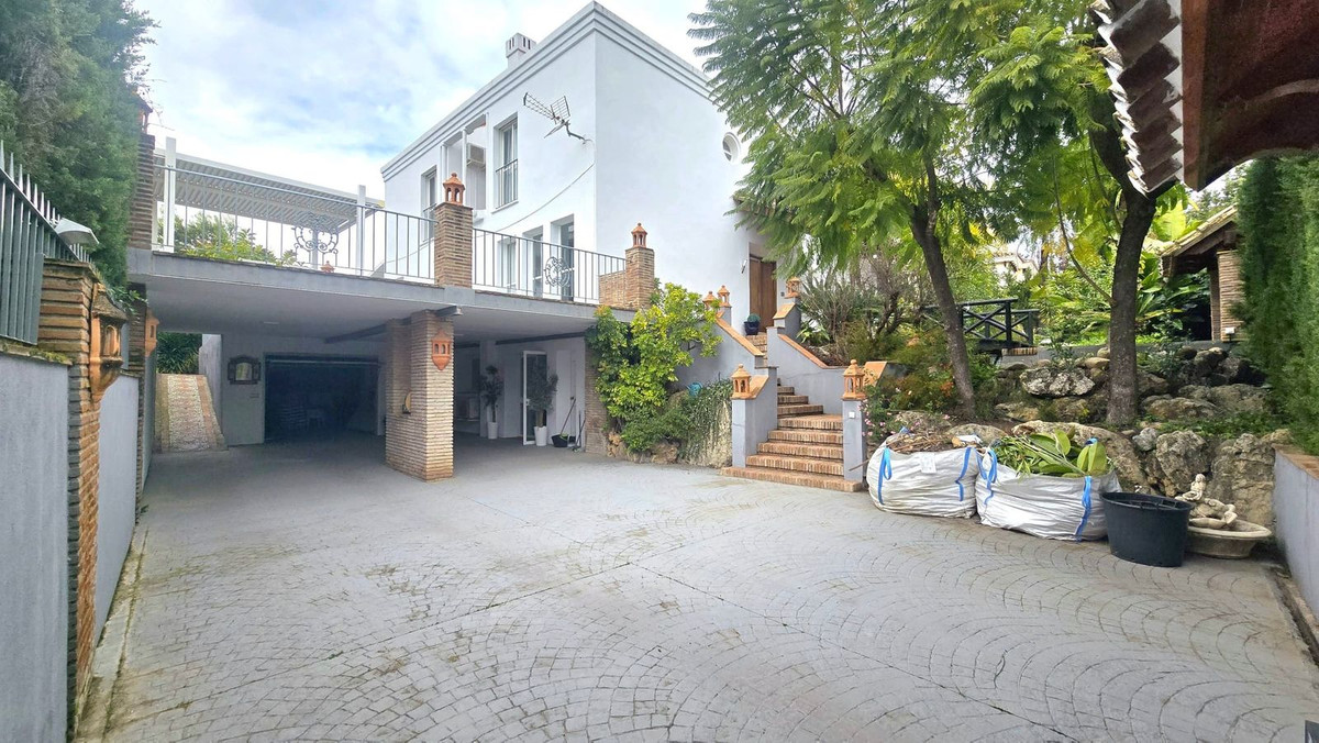 8 Bedroom Villa in Marbella - Photo 37