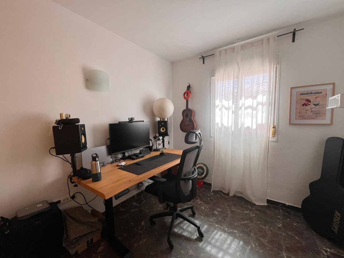 2 Bedroom Apartment in Fuengirola - Photo 7