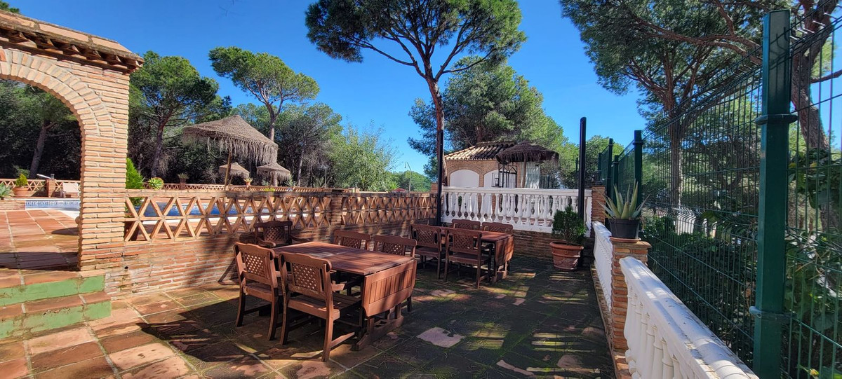 2 Bedroom Apartment in Marbella - Photo 22