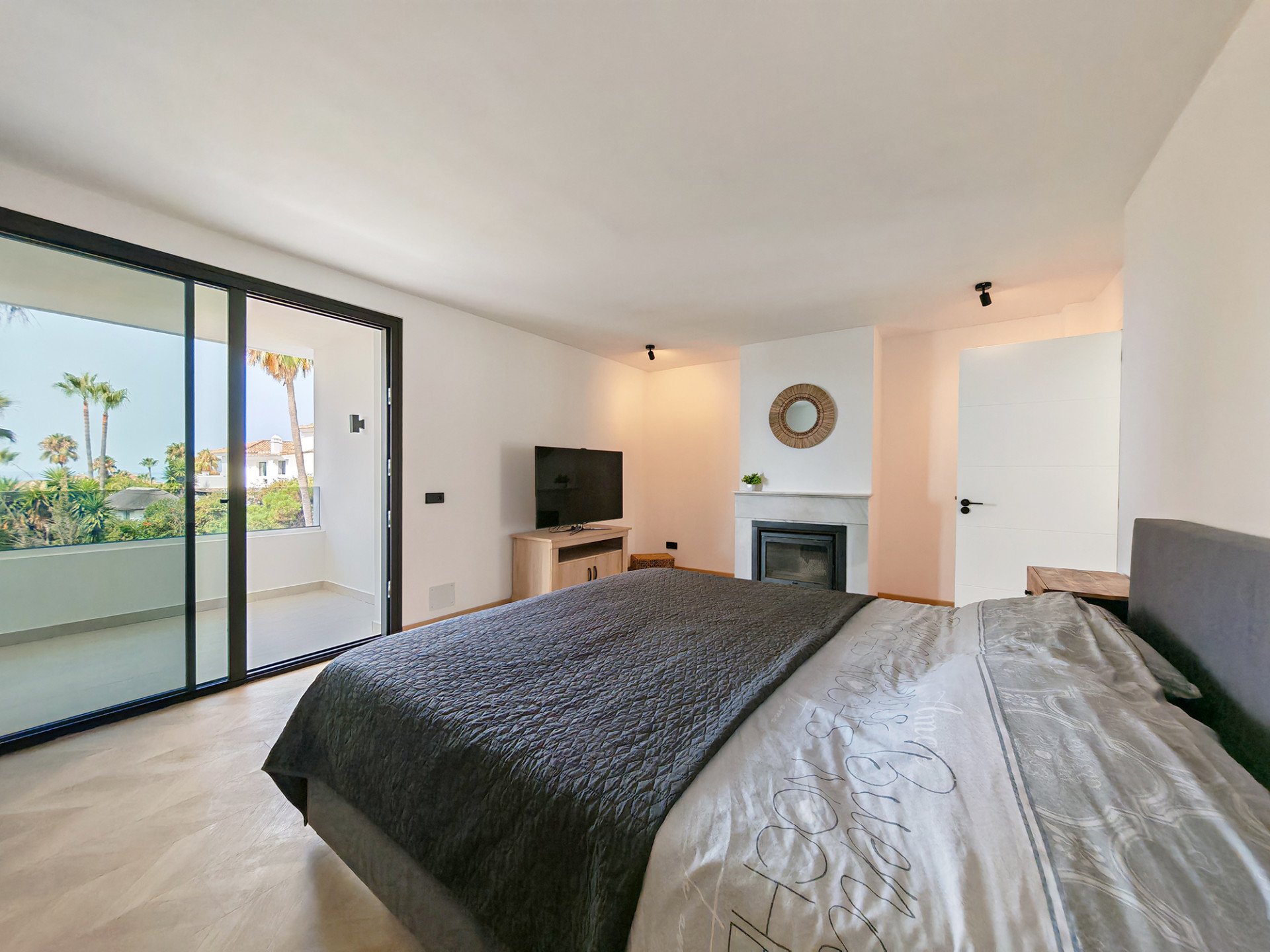 8 Bedroom Villa in Marbella - Photo 10