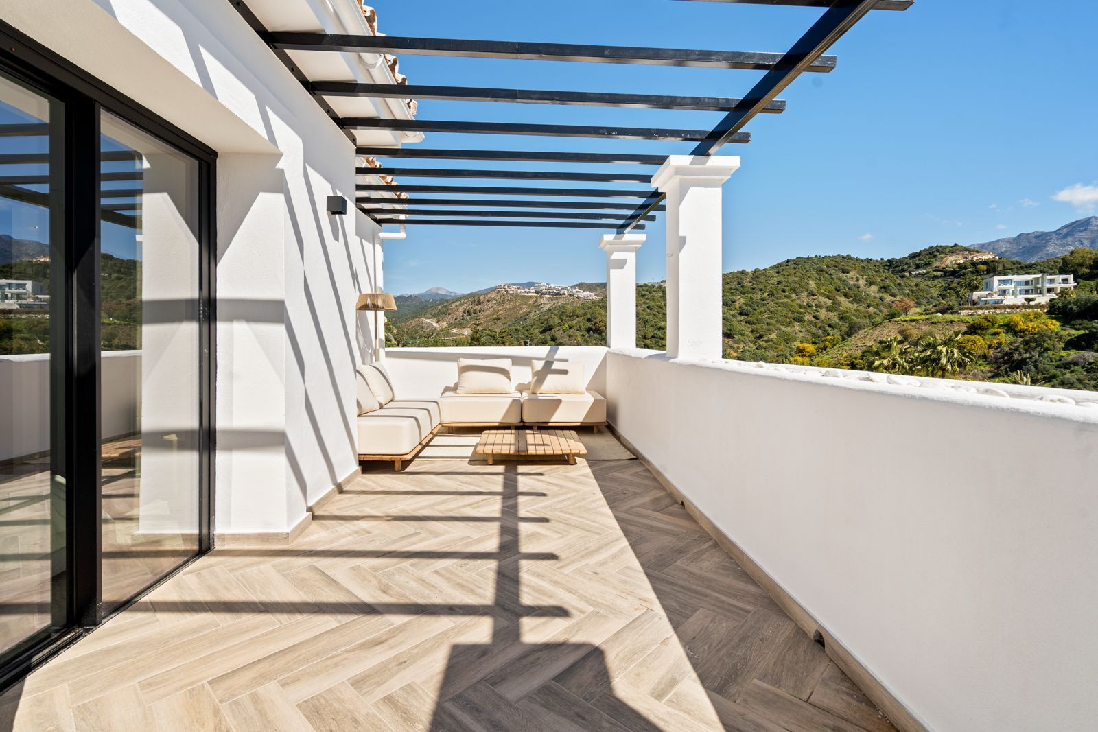 3 Bedroom Penthouse in Benahavís - Photo 17
