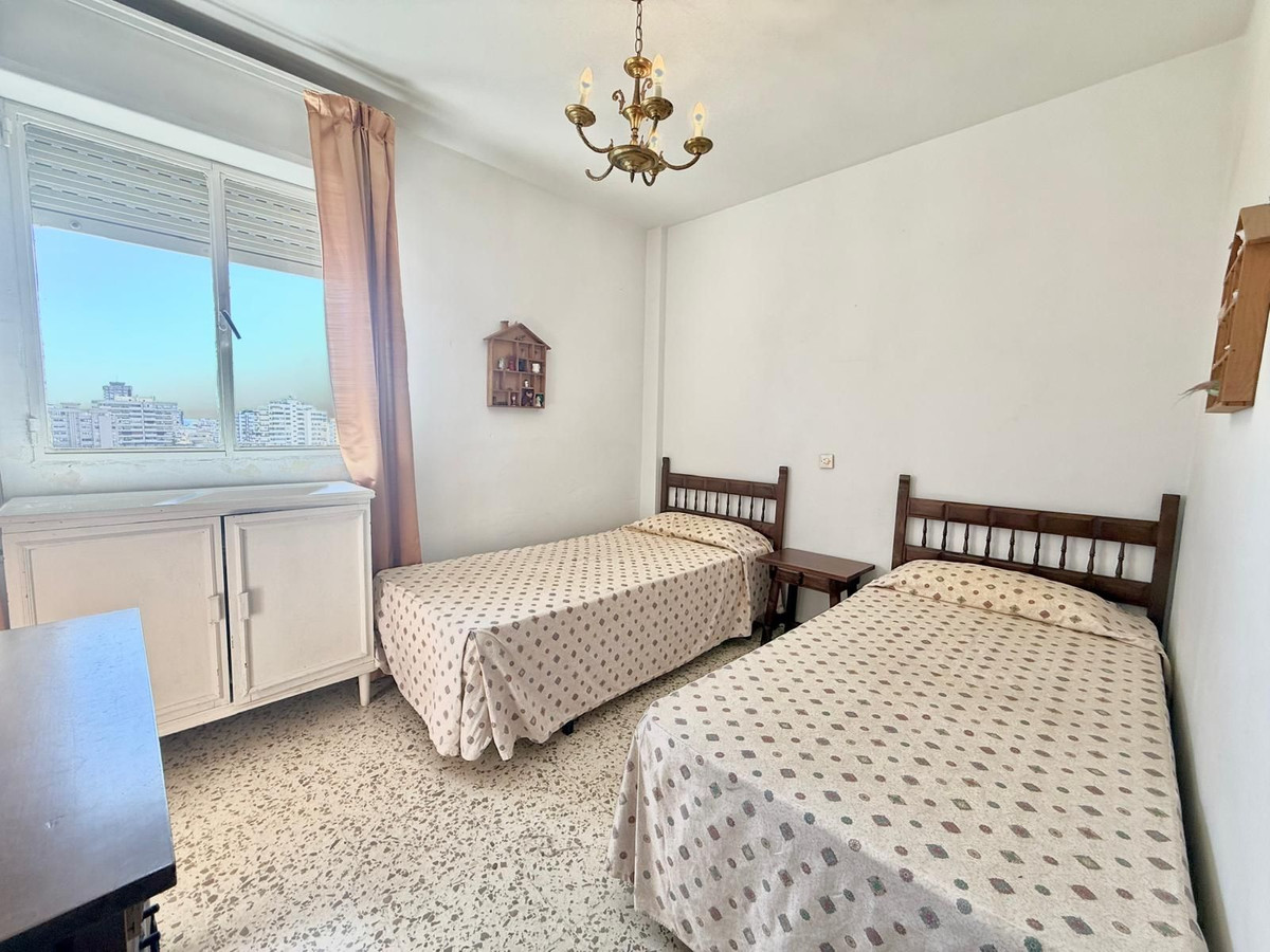 3 Bedroom Apartment in Fuengirola - Photo 9