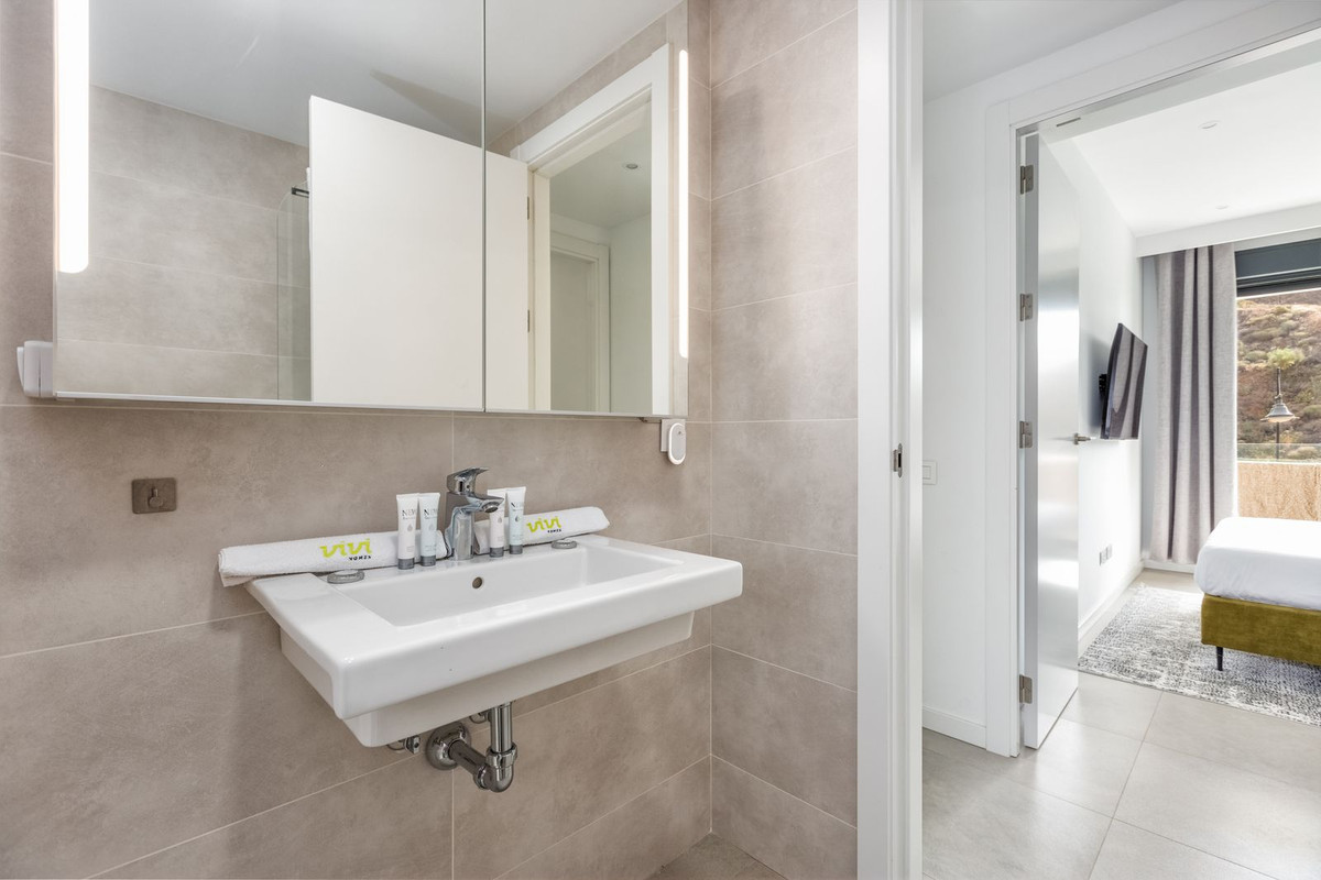 2 Bedroom Apartment in Fuengirola - Photo 26