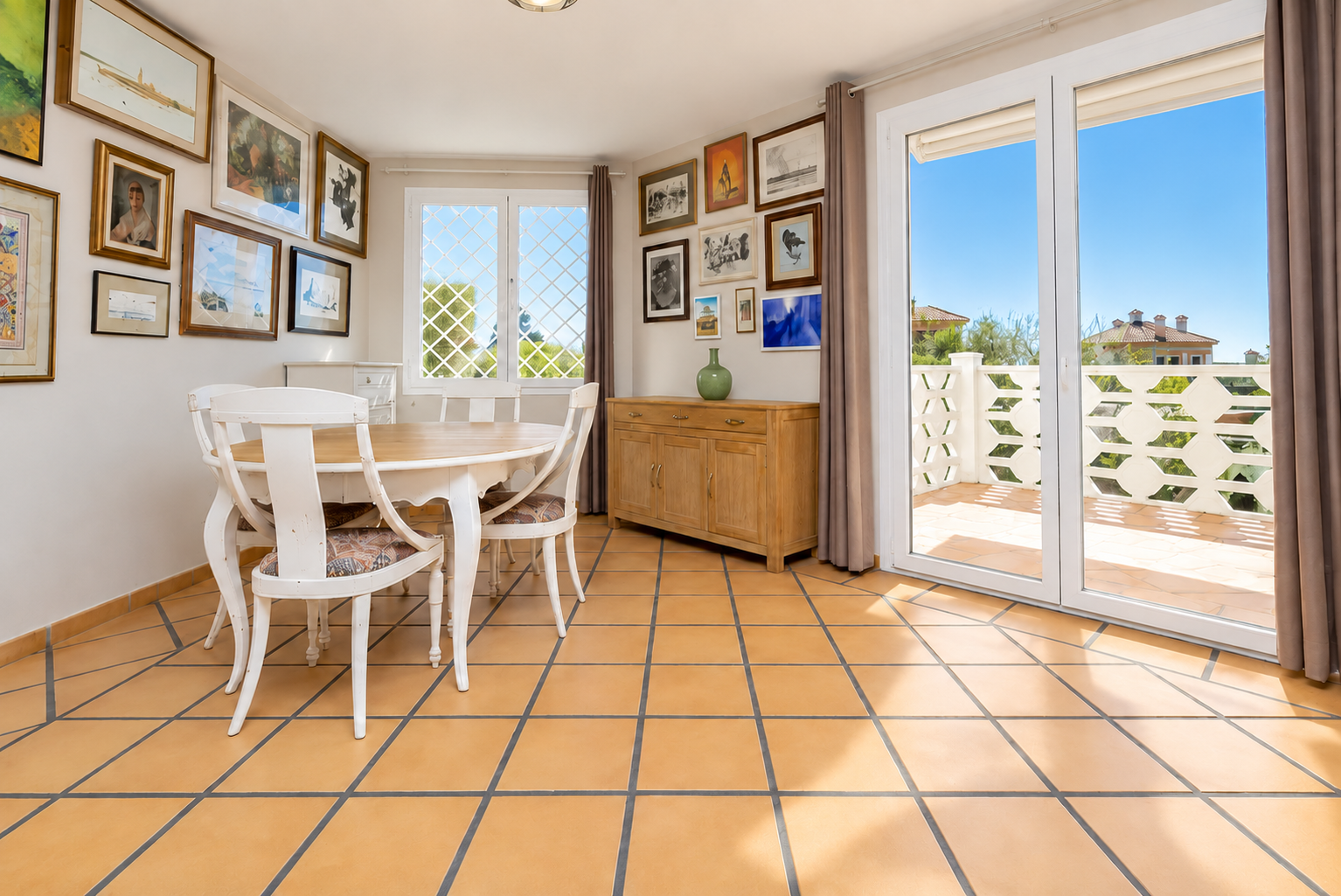 3 Bedroom Villa in Marbella - Photo 8