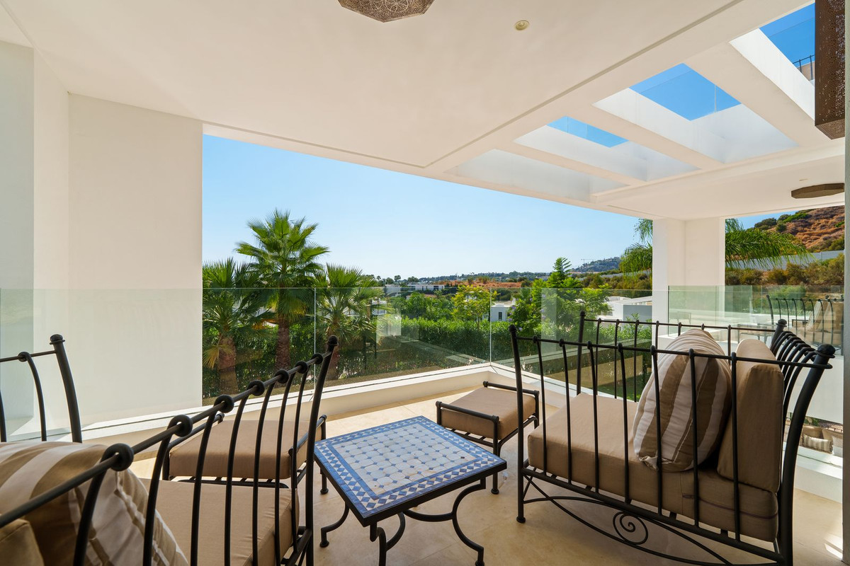 6 Bedroom Villa in Marbella - Photo 8