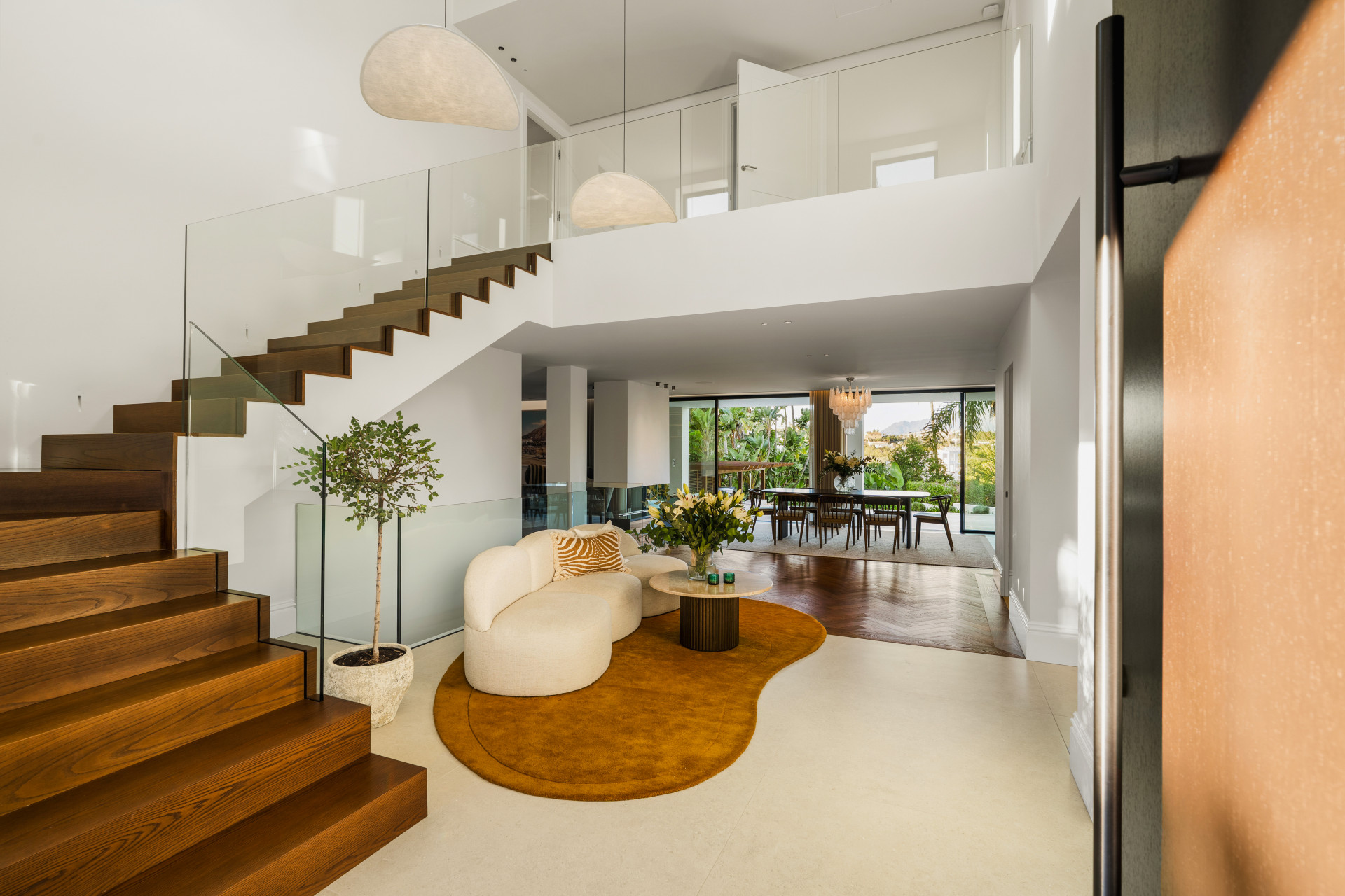 6 Bedroom Villa in Marbella - Photo 3