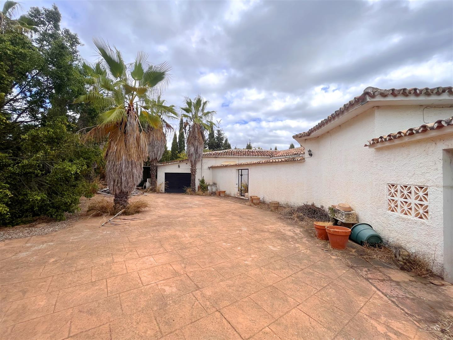 6 Bedroom Villa in Marbella - Photo 3