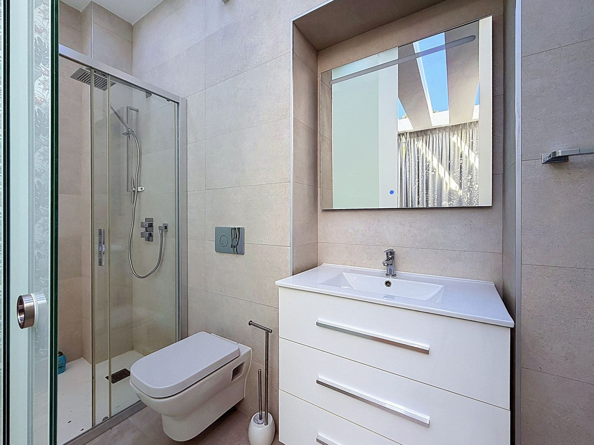 4 Bedroom Penthouse in La Alcaidesa - Photo 39